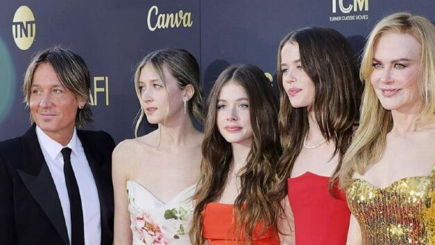 Nicole Kidman and Keith Urban joined by teenage daughters for 1st time on red carpet