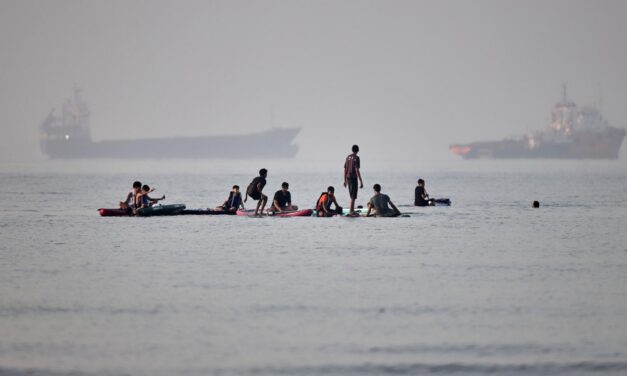 A new exchange of fire with Iran in the Gulf tests the fragile ceasefire